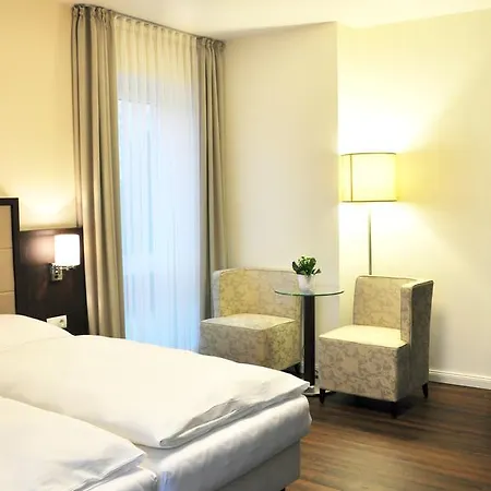 Drei Linden Otel
